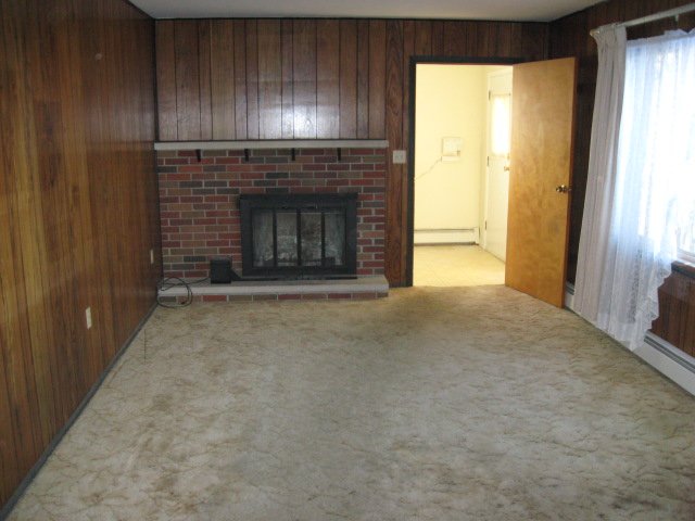 Property photo 1 - 3 Bedroom / 2 Bath Ranch - 1833 Rosemont Drive